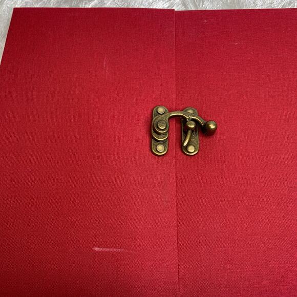 Red Fabric Covered Studio K Post Bound Scrapbook NWOT 8 x 8" - Picture 4 of 7